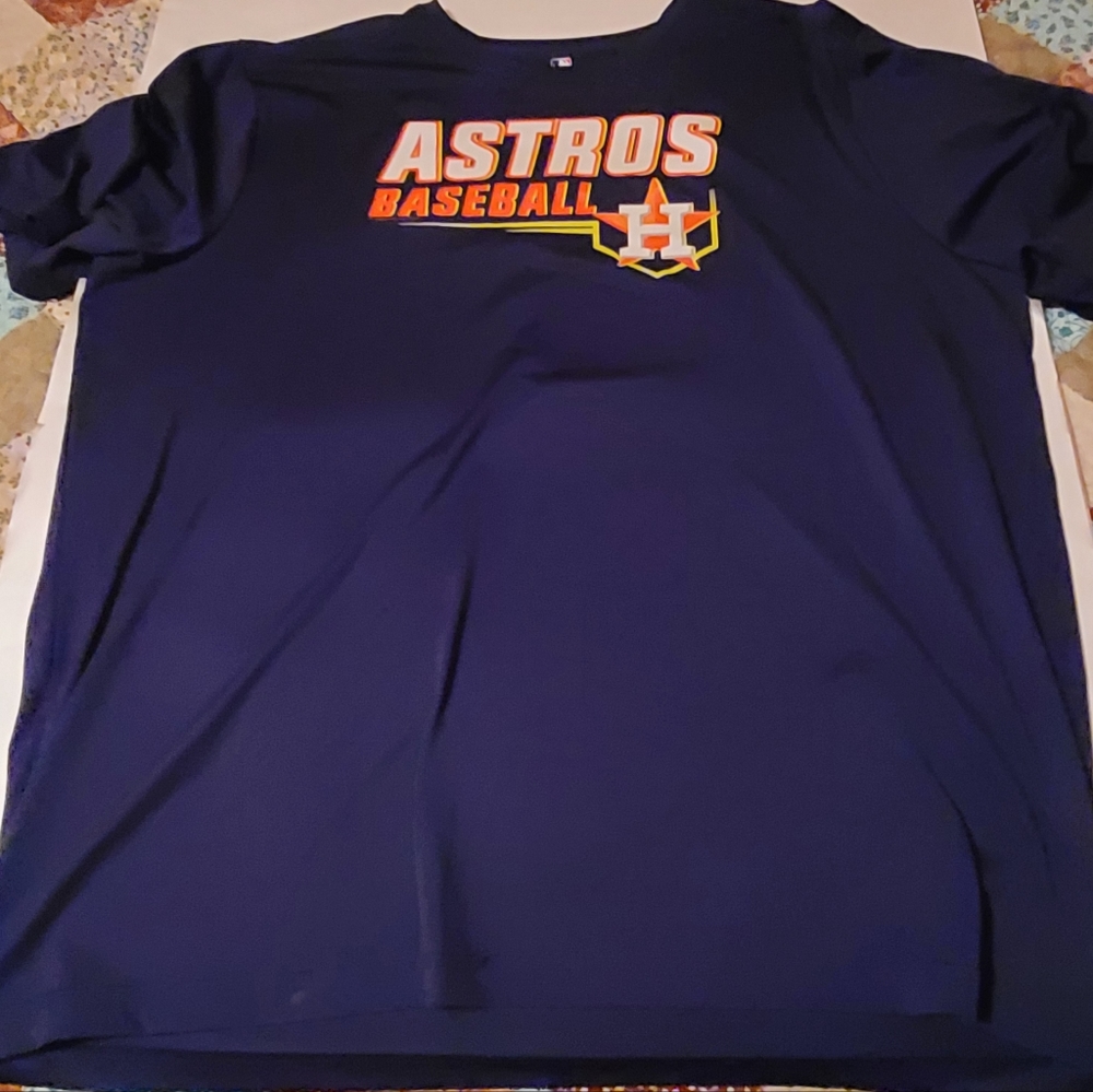🦇2/$15 Cool Astros tshirt